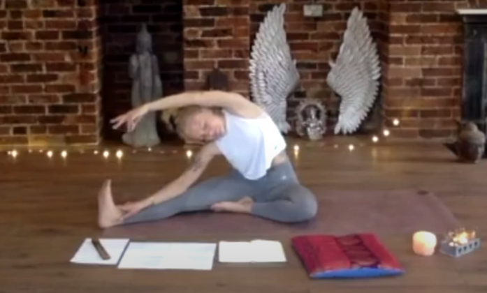 Connie Lodwick - Flow & Unwind 3 Vinyasa Yoga