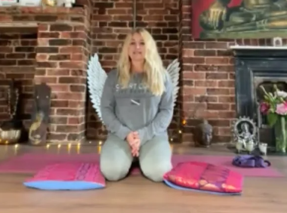 Eva Kristlova - Restorative Yoga with cushions and belt