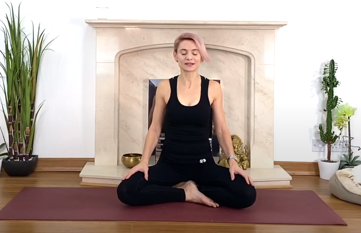 Olga Oakenfold - Yoga For Wellbeing. Easy Yoga Flow