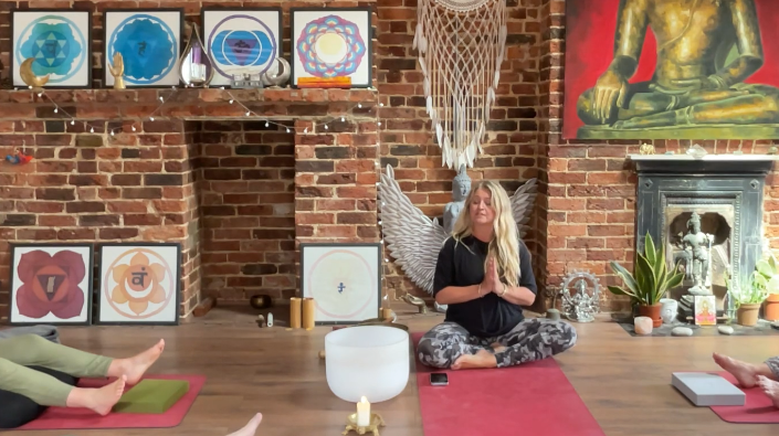 Gentle Hatha Yoga (live class) - with Eva 60 mins
