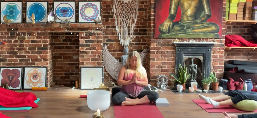 Gentle Nourishing Yoga class with Eva (Live - 75 mins)